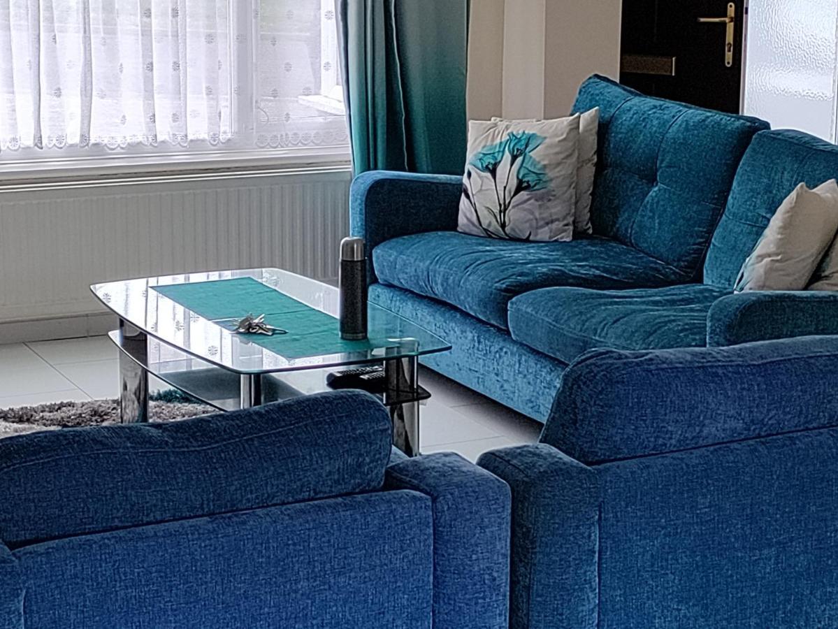 Beautiful House In Ruislip Hotell Northwood  Exteriör bild