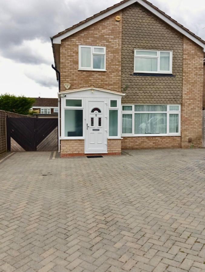 Beautiful House In Ruislip Hotell Northwood  Exteriör bild